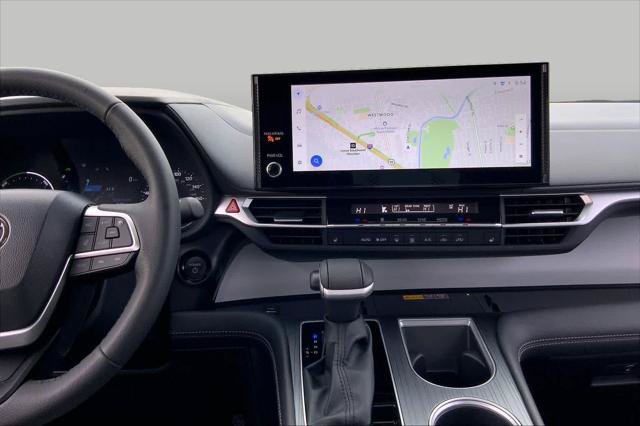 Certified 2026 Toyota Sienna XLE FWD image 7