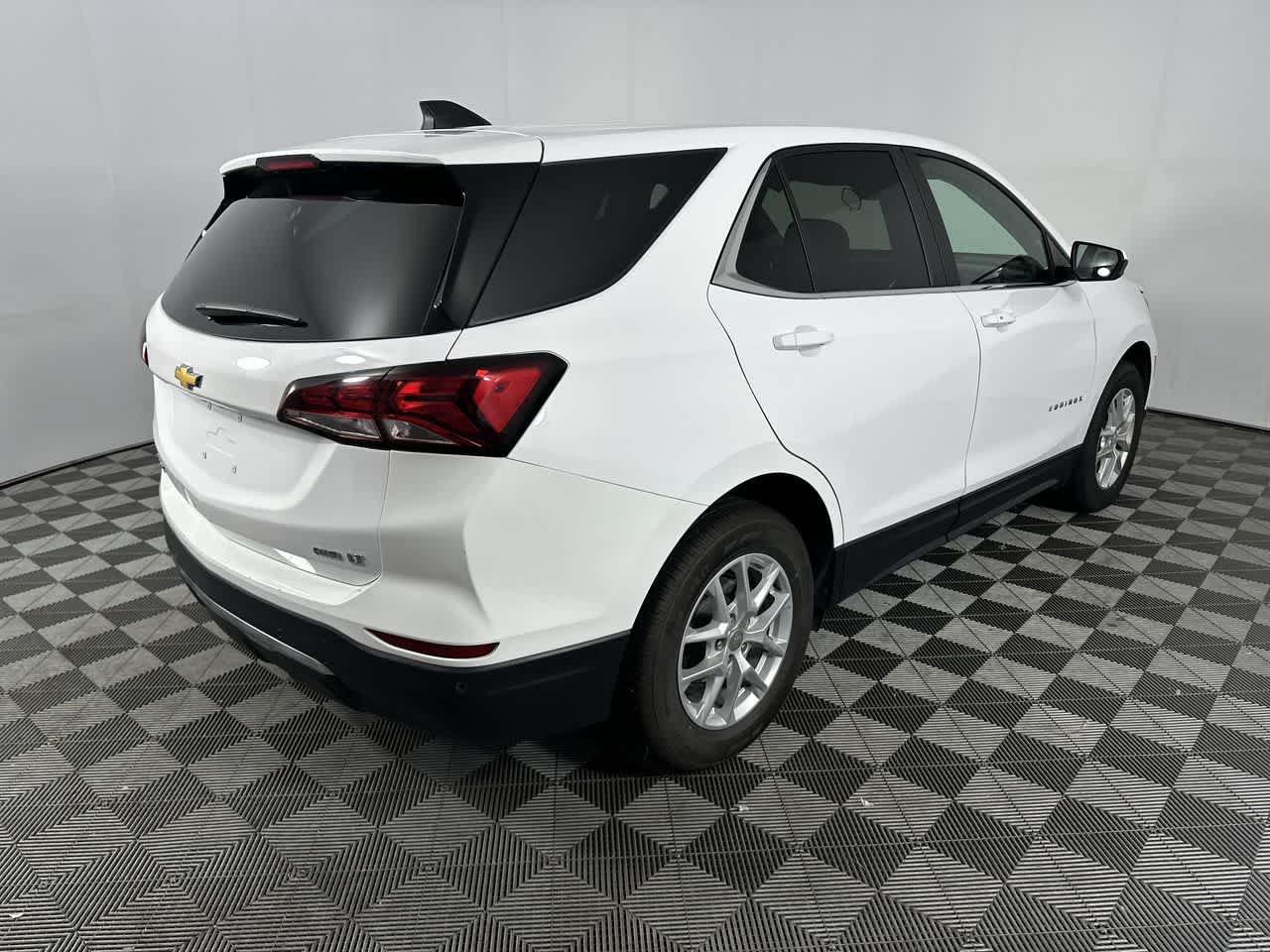 Used 2024 Chevrolet Equinox LT AWD/4WD image 14