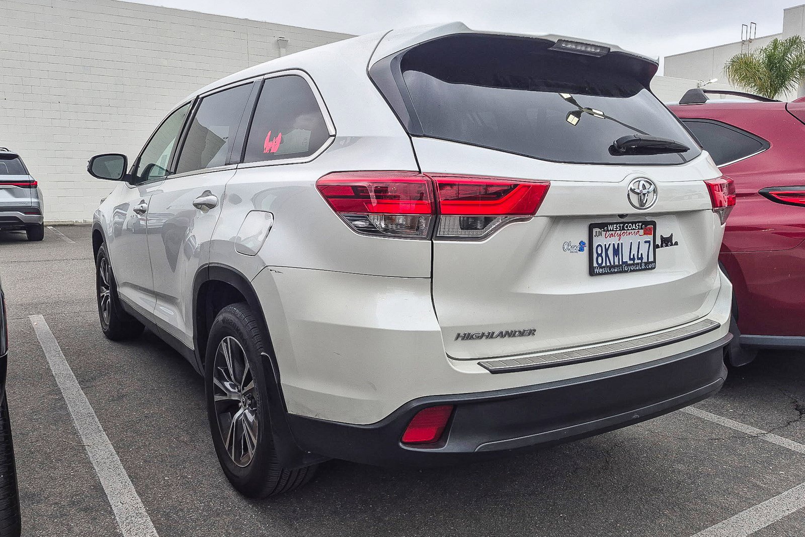 Used 2019 Toyota Highlander LE w/ Carpet Mat Package (TMS) image 7