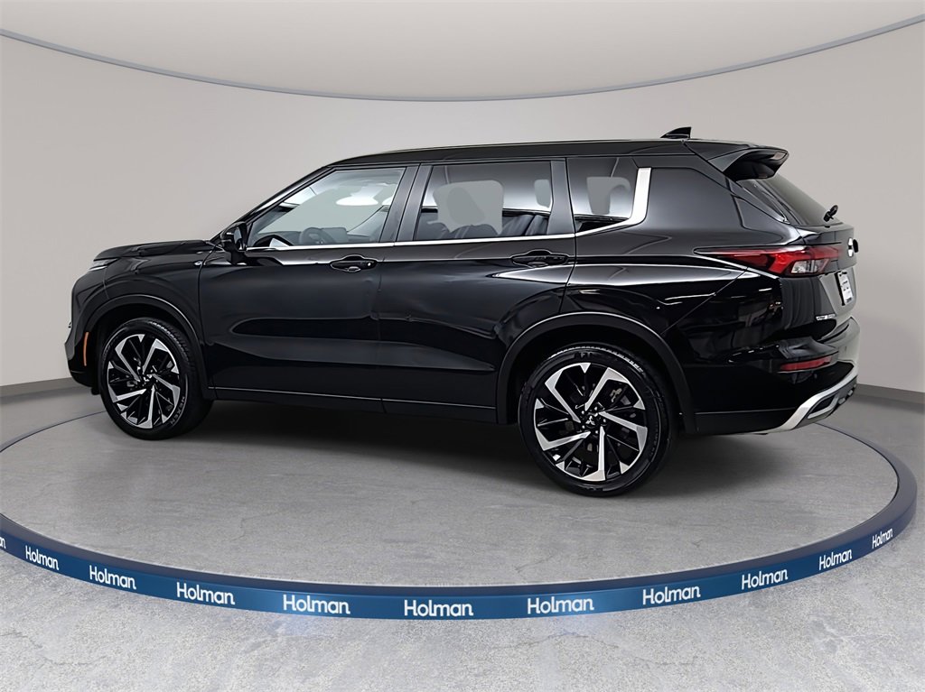 Used 2024 Mitsubishi Outlander SE image 3