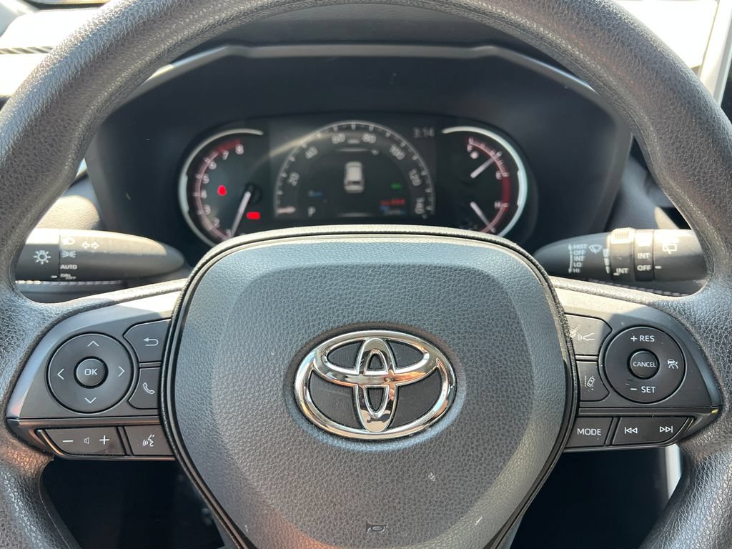 Used 2025 Toyota RAV4 XLE FWD image 23