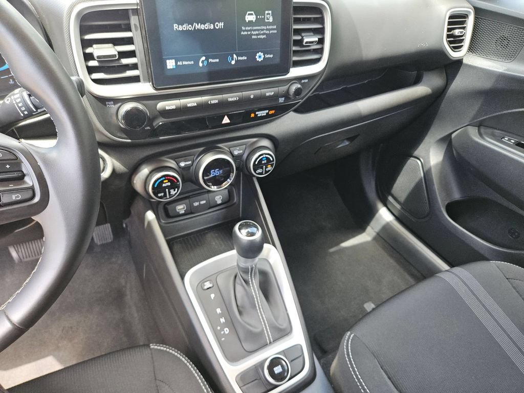 Used 2025 Hyundai Venue SEL FWD image 35
