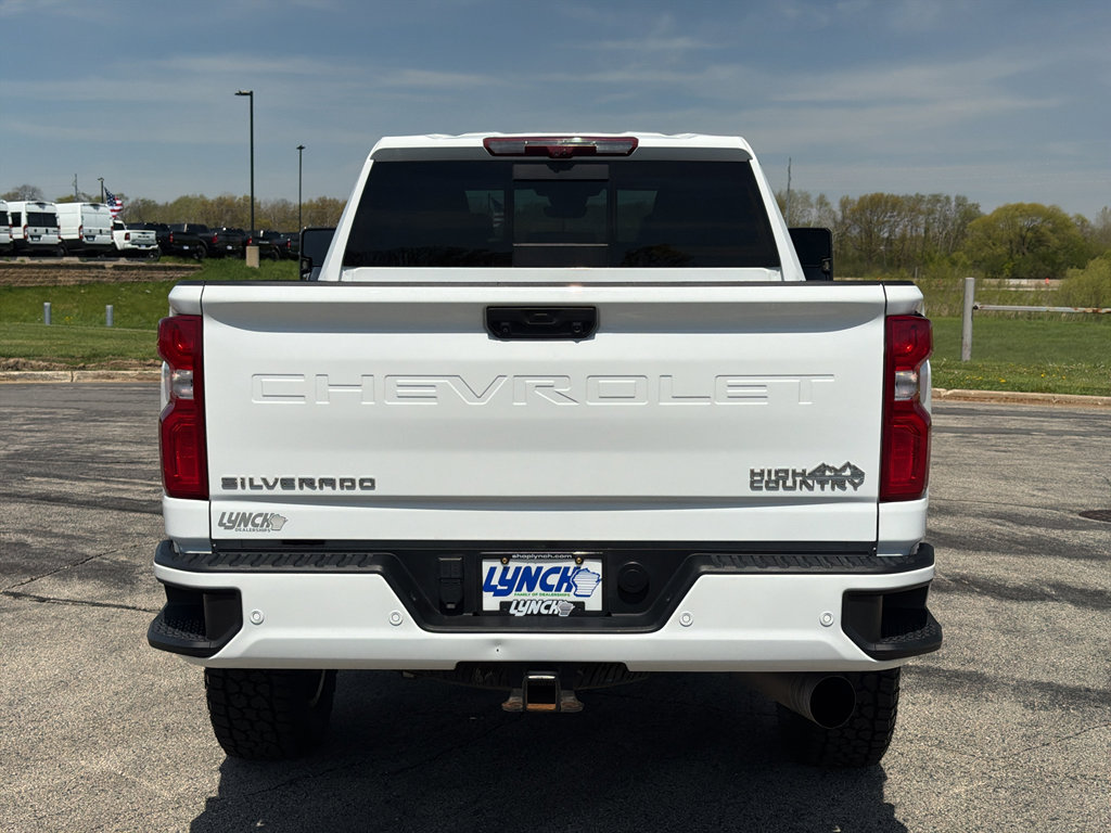 Used 2024 Chevrolet Silverado 3500 High Country w/ High Country Premium Package AWD/4WD image 3