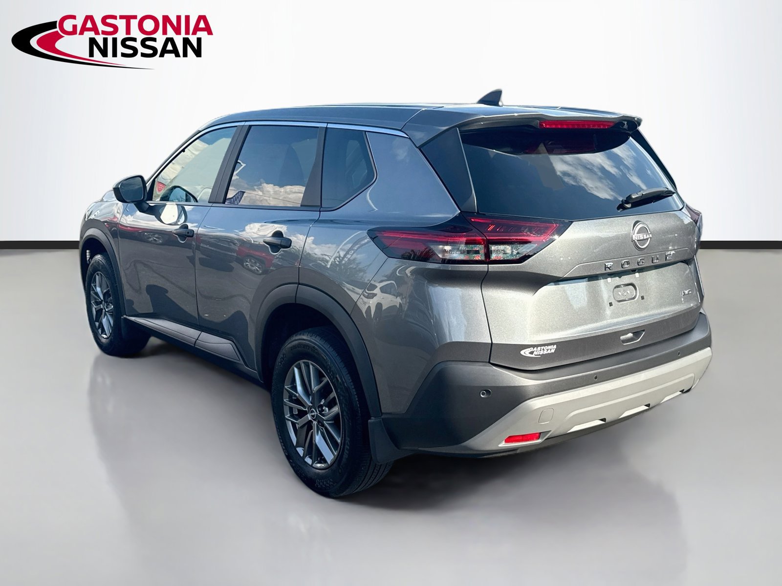 Used 2023 Nissan Rogue S AWD/4WD image 6