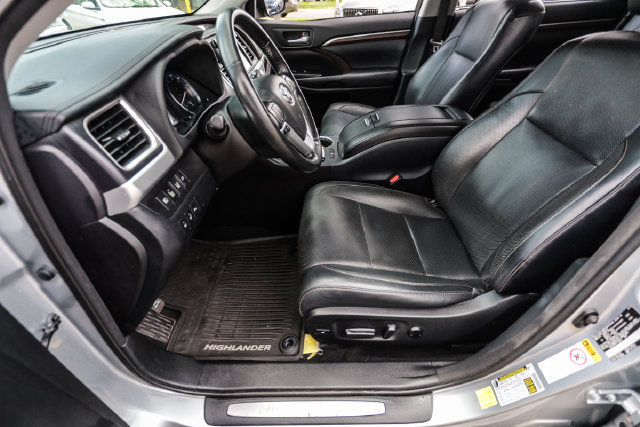 Used 2015 Toyota Highlander Limited Platinum AWD/4WD image 22