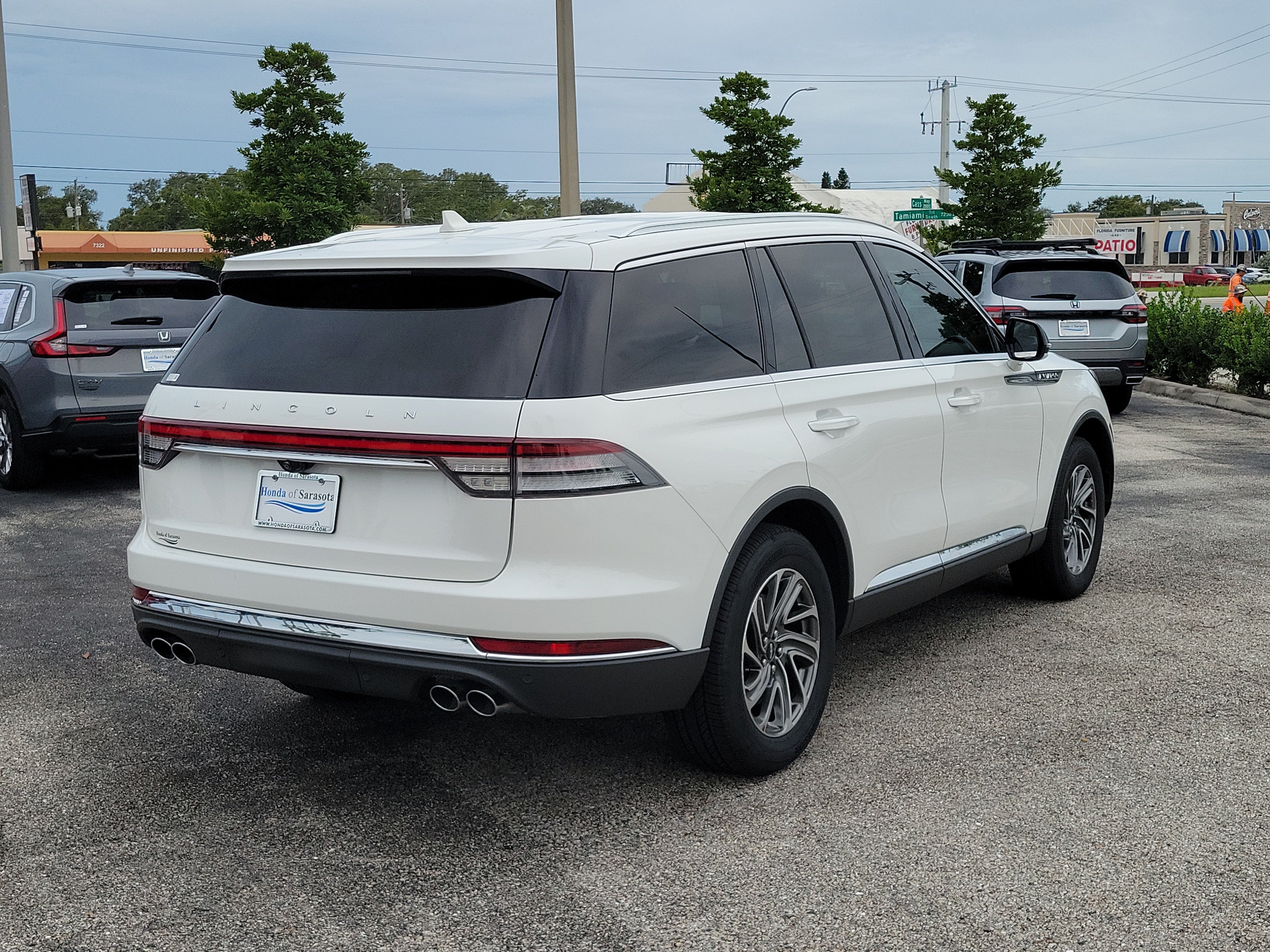 Used 2023 Lincoln Aviator AWD w/ Class IV Trailer Tow Package image 7