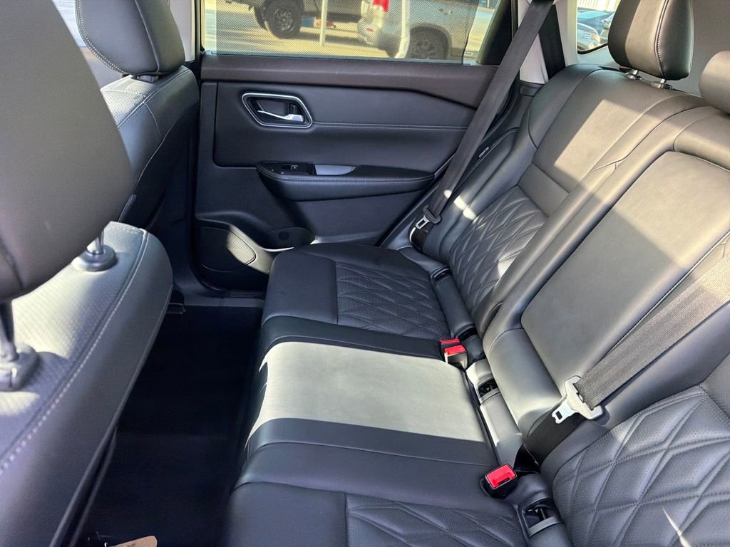 Used 2023 Nissan Rogue Platinum image 32