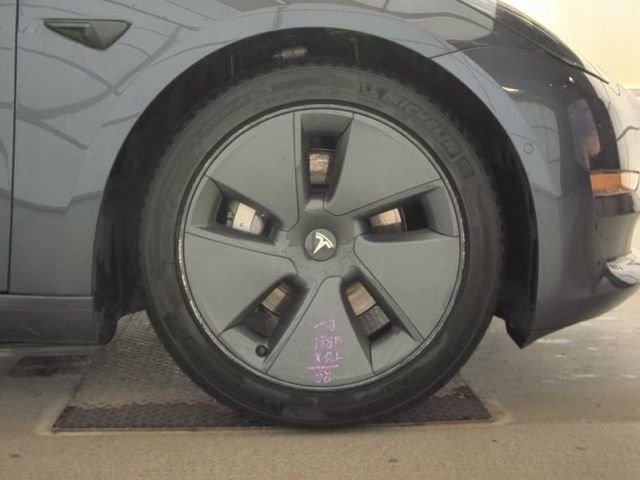 Used 2021 Tesla Model 3 Standard Range Plus image 19