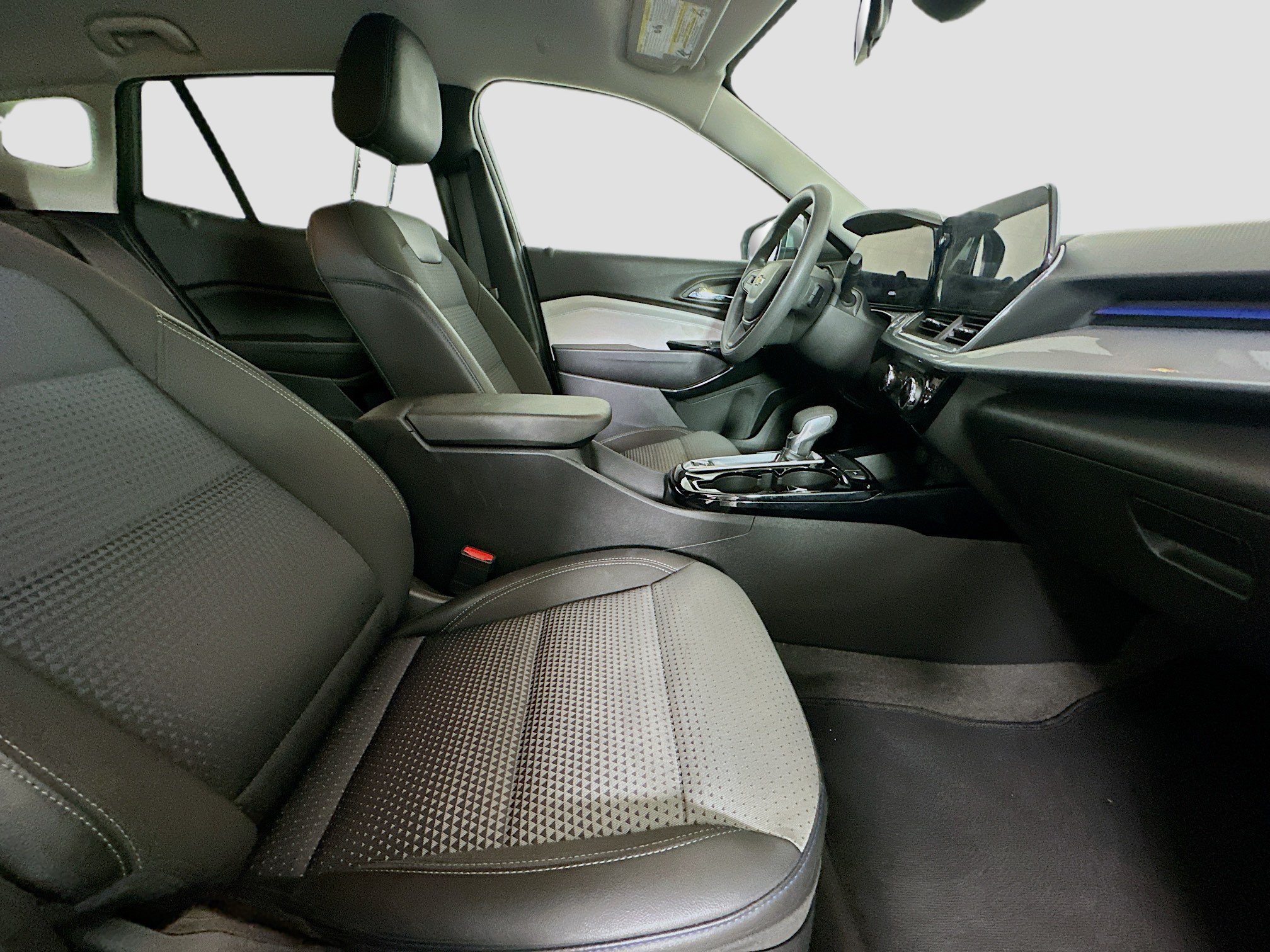 Used 2024 Chevrolet Trax LT FWD image 28