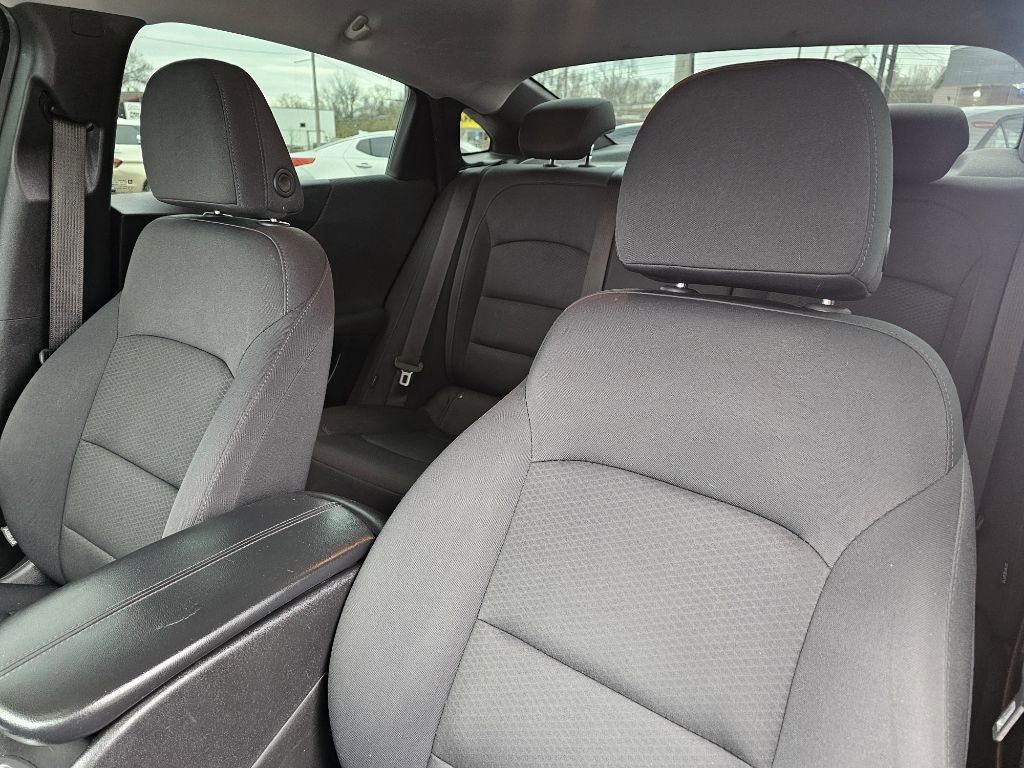 Used 2017 Chevrolet Malibu LT image 18