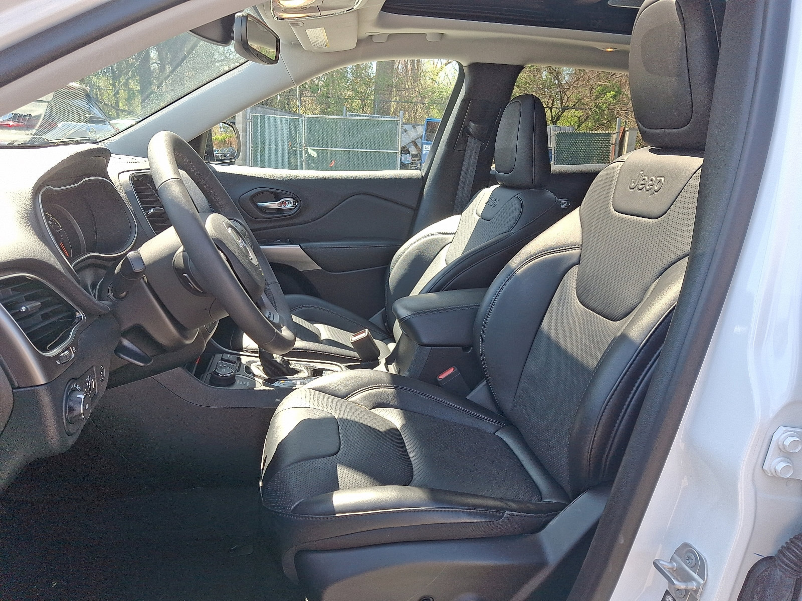 Used 2022 Jeep Cherokee Limited image 14