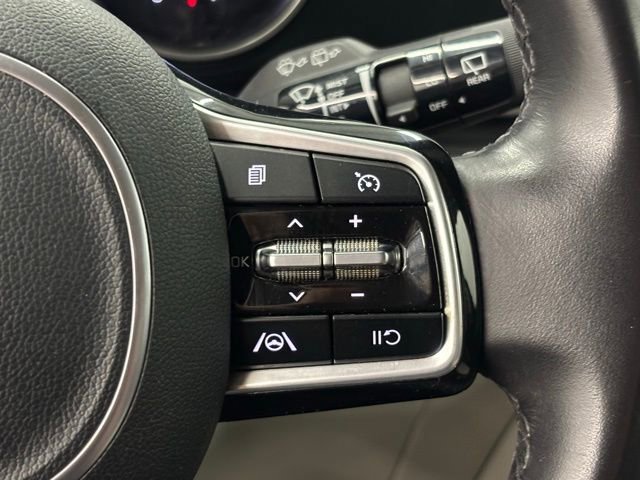 Used 2024 Kia Carnival LX FWD image 22