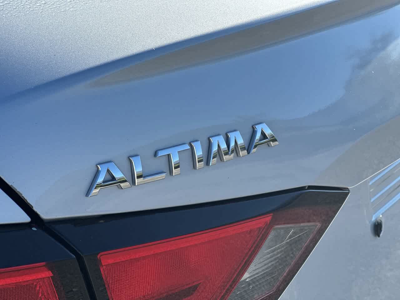 Used 2020 Nissan Altima 2.5 SR w/ Premium Package FWD image 12