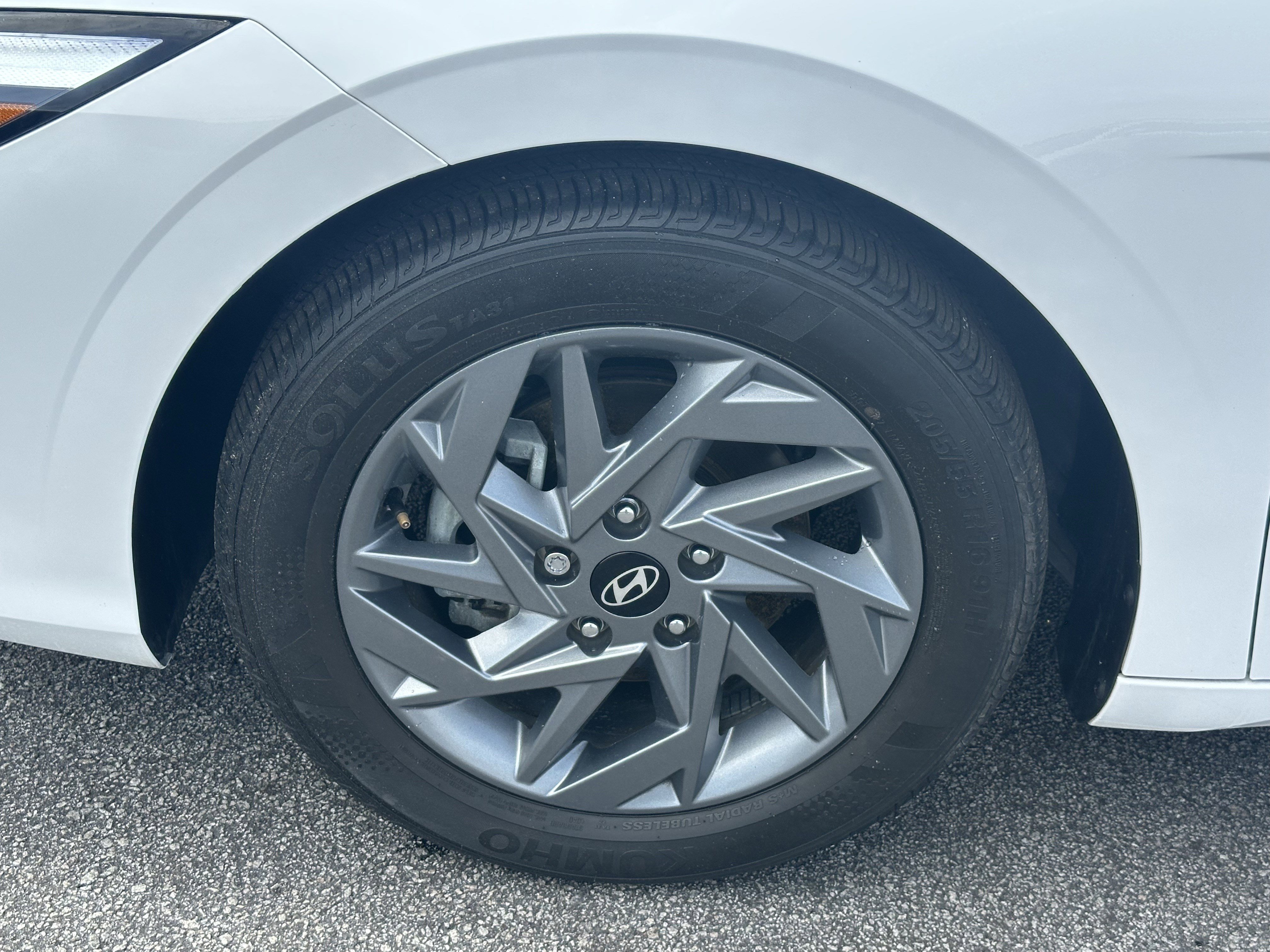 Used 2024 Hyundai Elantra SEL FWD image 14
