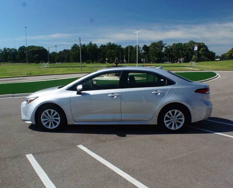 Used 2025 Toyota Corolla XLE FWD image 13