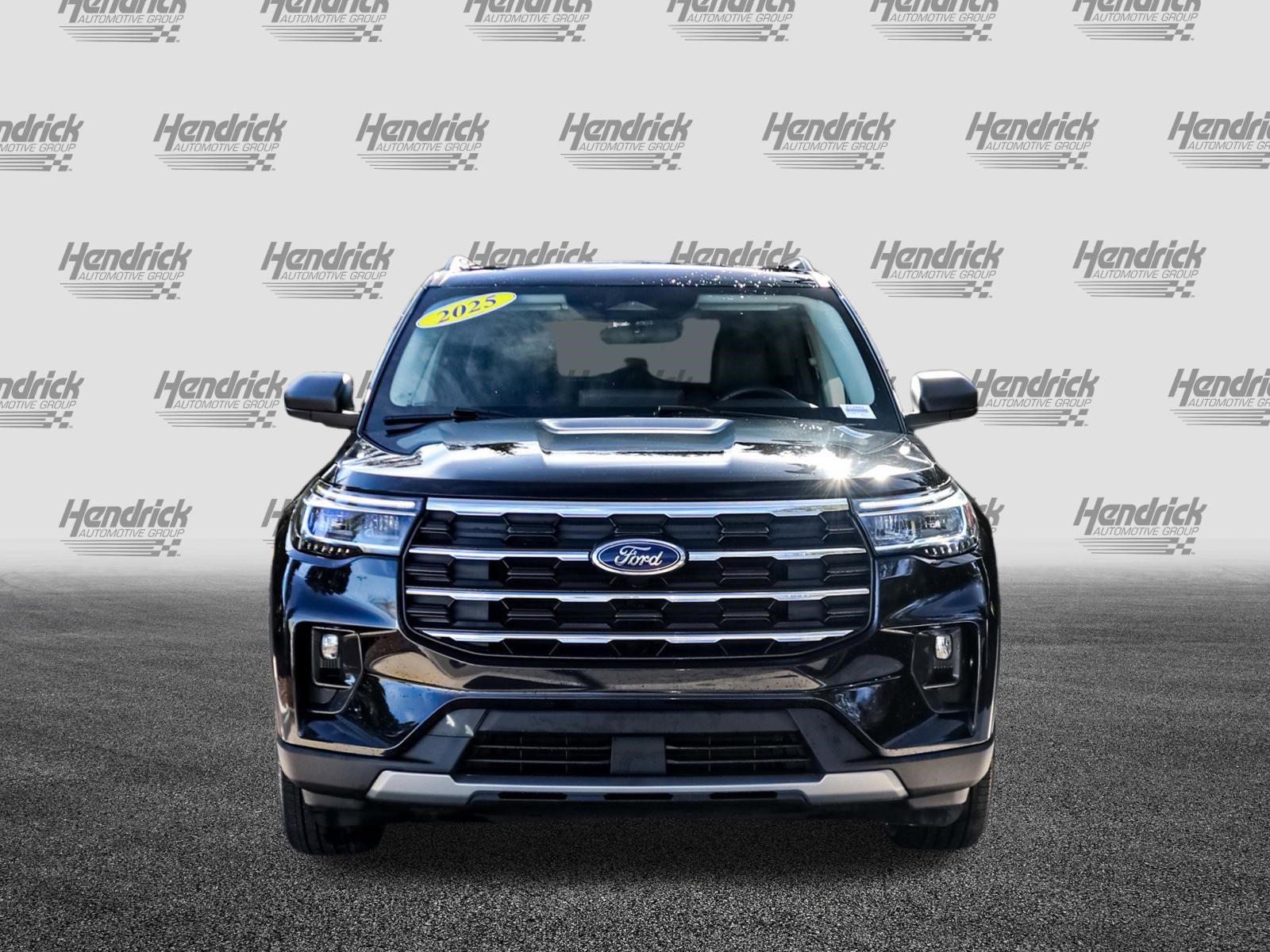 Used 2025 Ford Explorer Active w/ Active Comfort Package AWD/4WD image 3