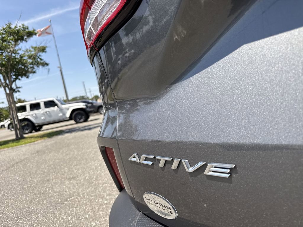 Used 2025 Ford Escape Active AWD/4WD image 5