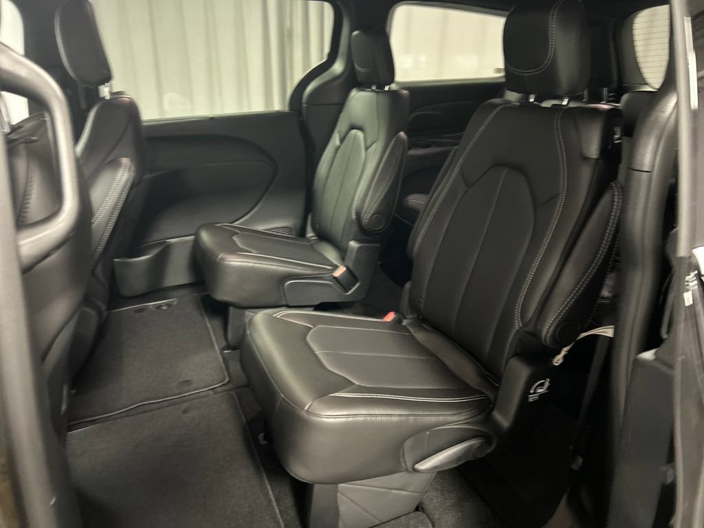 New 2027 Chrysler Pacifica Select FWD image 21