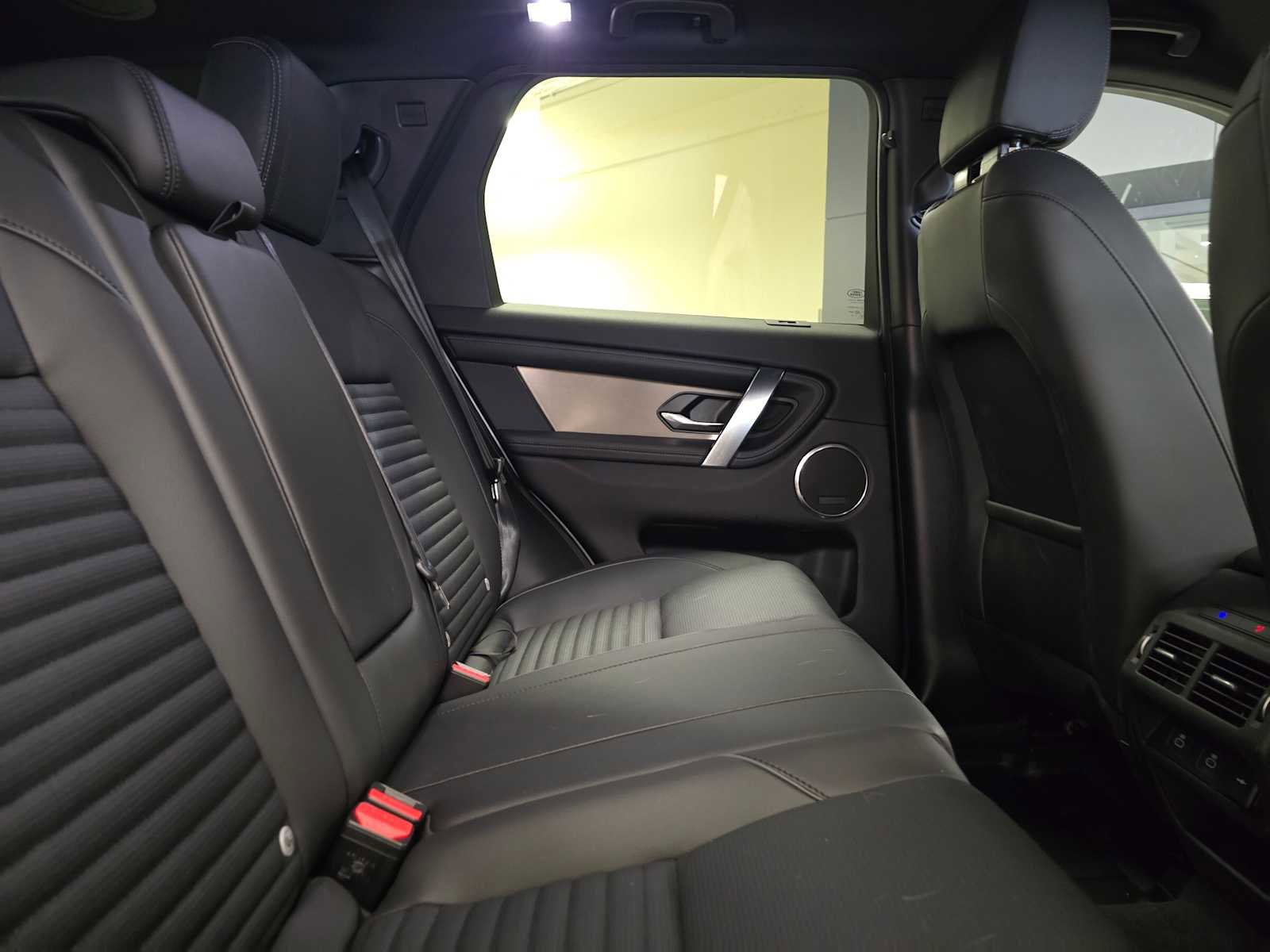 Certified 2025 Land Rover Discovery Sport Dynamic SE image 12