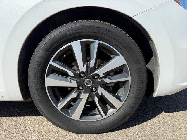 Used 2022 Nissan Versa SV FWD image 34