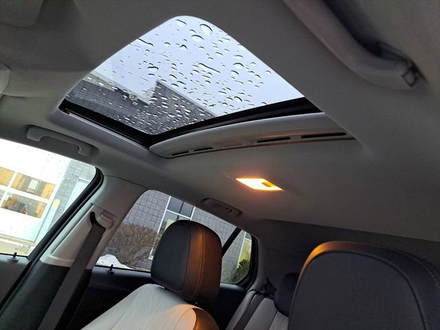 Used 2020 Chevrolet Trax LT w/ Sun & Sound Package image 6