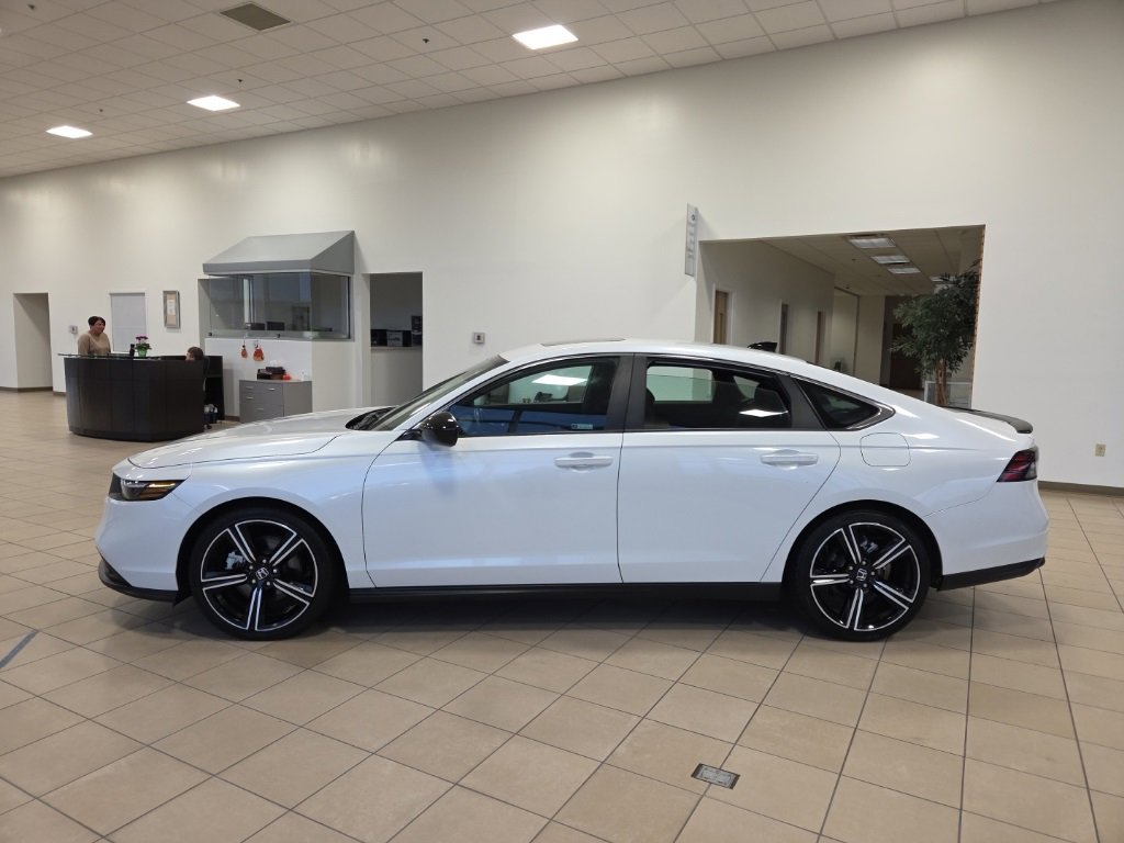 Used 2023 Honda Accord Sport image 2