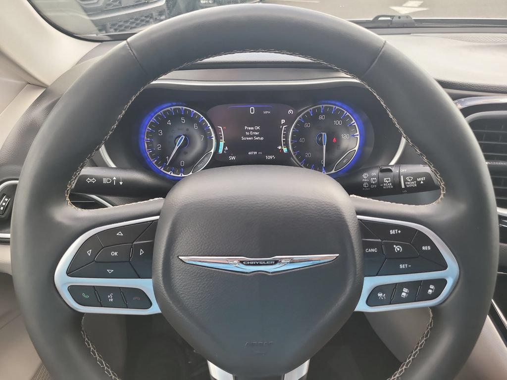 Used 2024 Chrysler Pacifica Touring-L FWD image 32