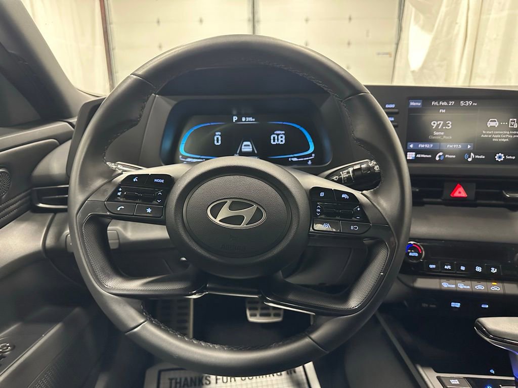 Used 2025 Hyundai Elantra Sport image 17