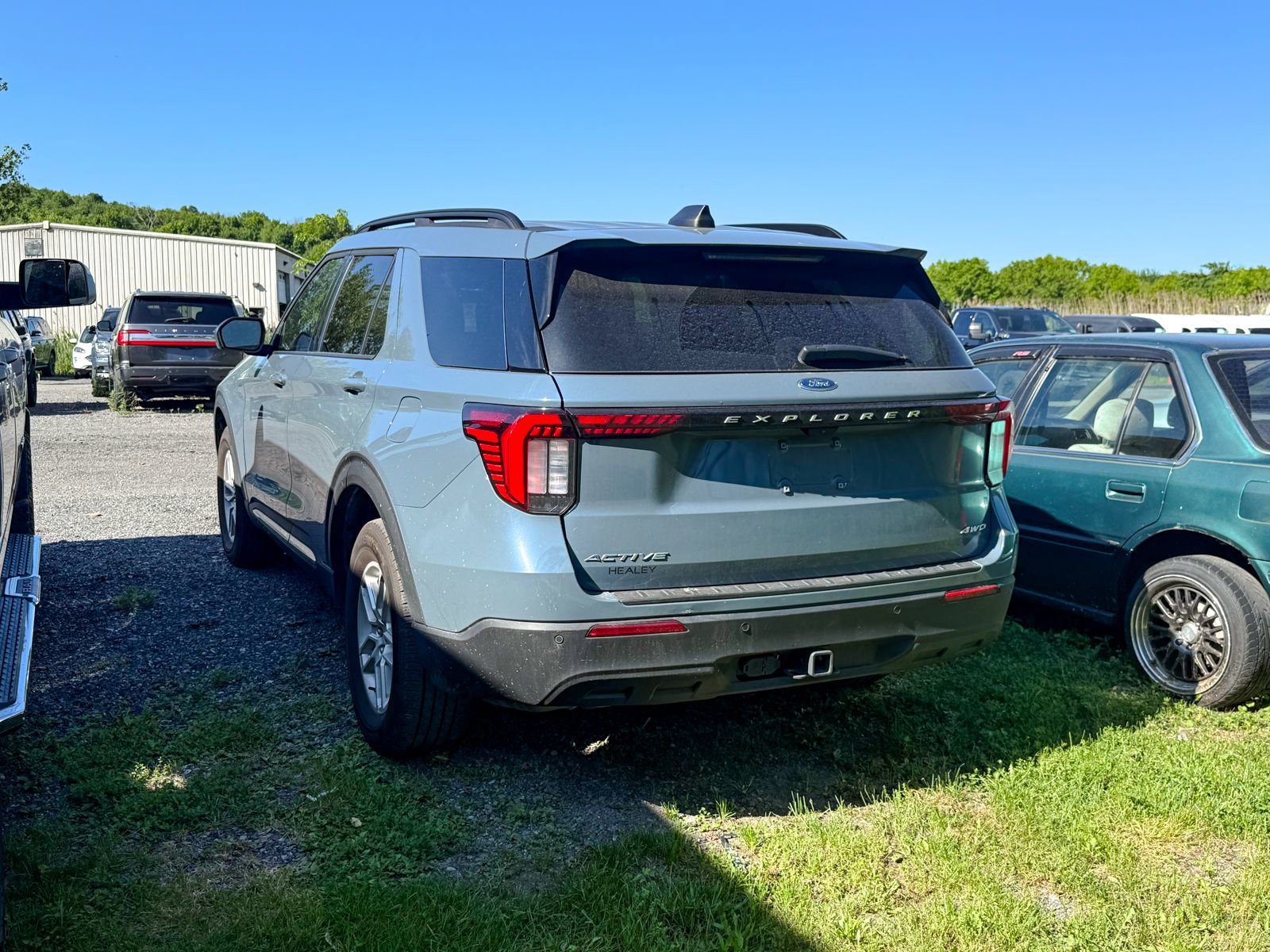 Used 2025 Ford Explorer Active AWD/4WD image 4