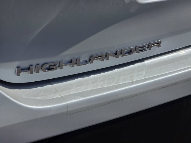 Used 2023 Toyota Highlander LE AWD/4WD image 37