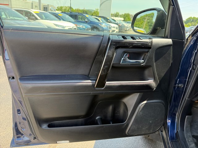Used 2021 Toyota 4Runner TRD Off-Road Premium AWD/4WD image 15