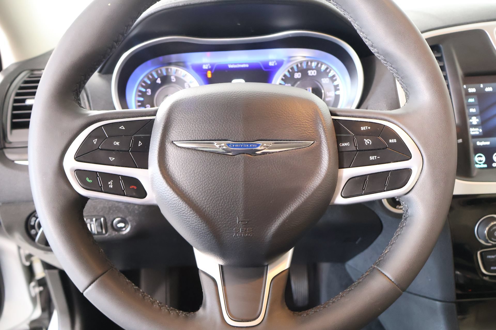 Used 2023 Chrysler 300 Touring w/ Sport Appearance Package RWD image 3