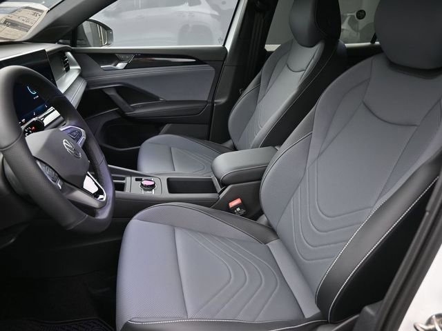 New 2026 Volkswagen Tiguan SE R-Line image 33