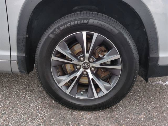 Certified 2017 Toyota Highlander LE FWD image 11