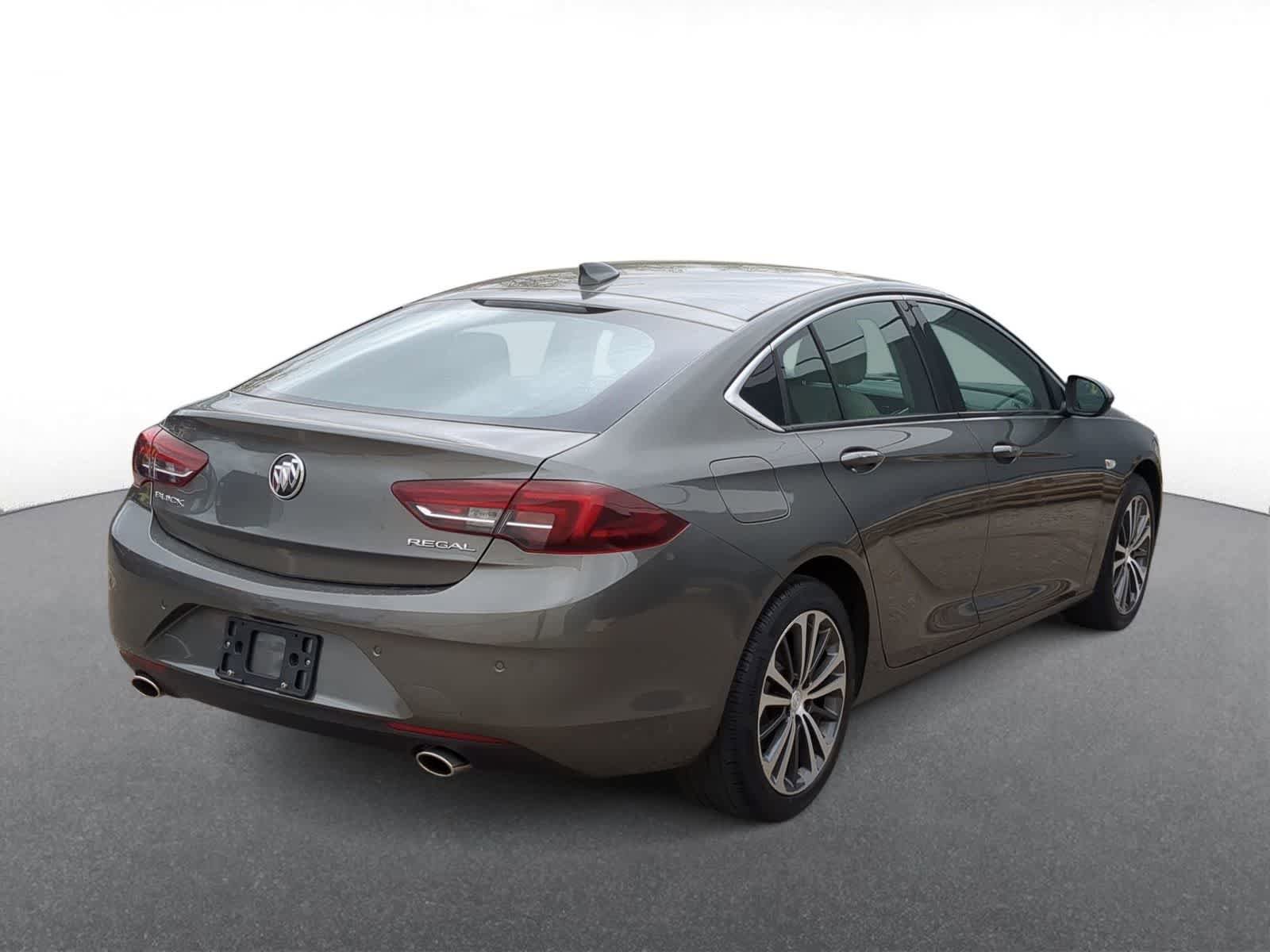 Used 2018 Buick Regal Essence w/ Driver Confidence Package #1 FWD image 8