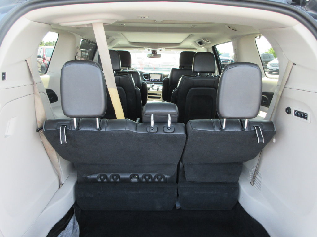 Used 2020 Chrysler Pacifica Limited FWD image 12