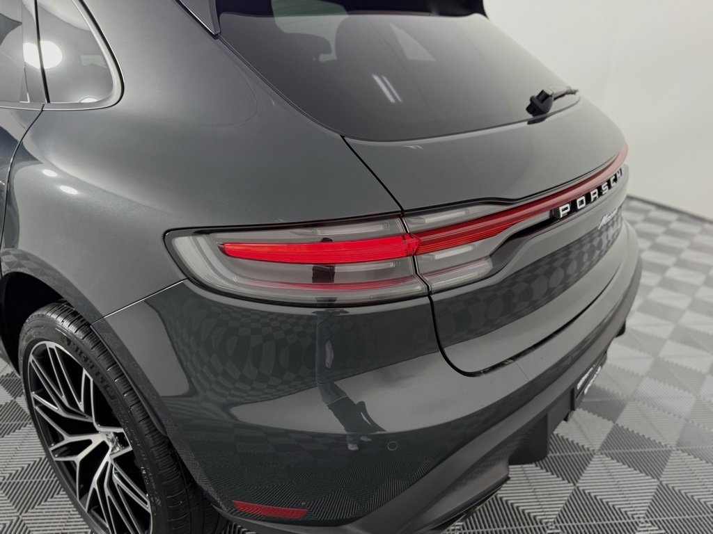 Certified 2025 Porsche Macan image 12