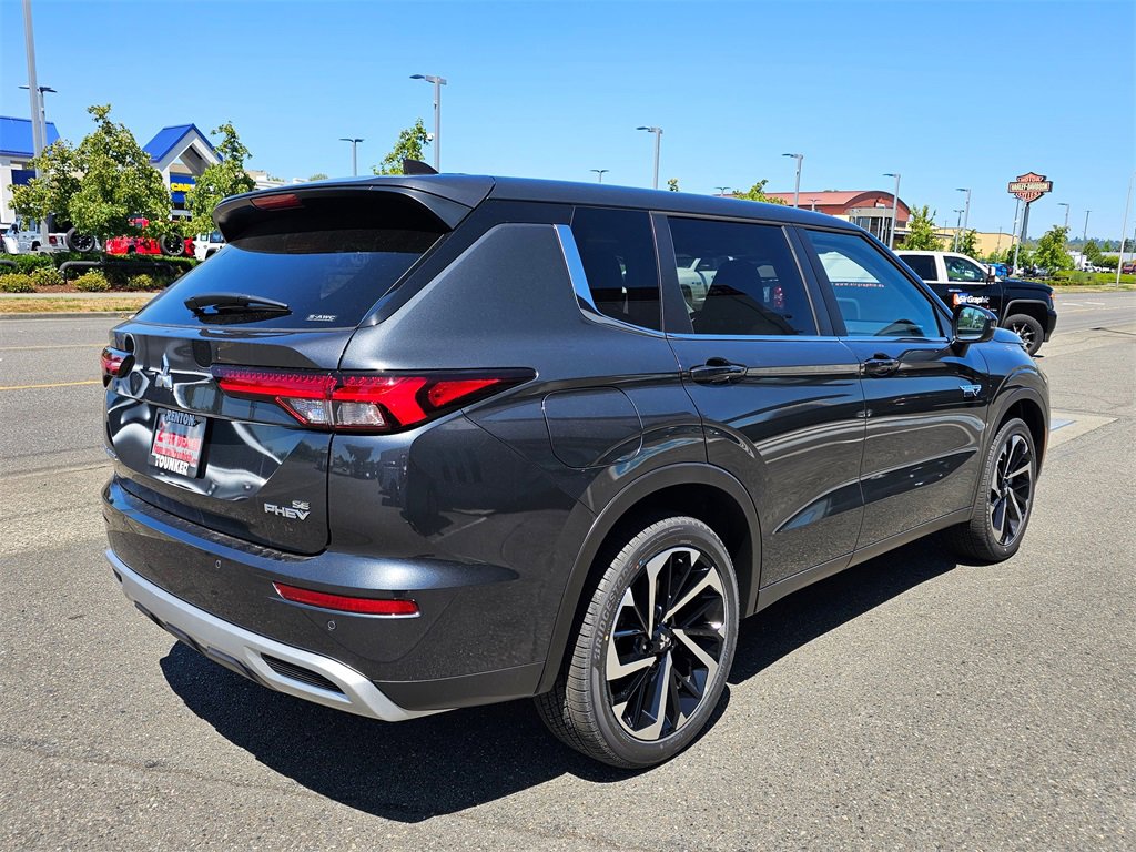 New 2025 Mitsubishi Outlander SE image 3