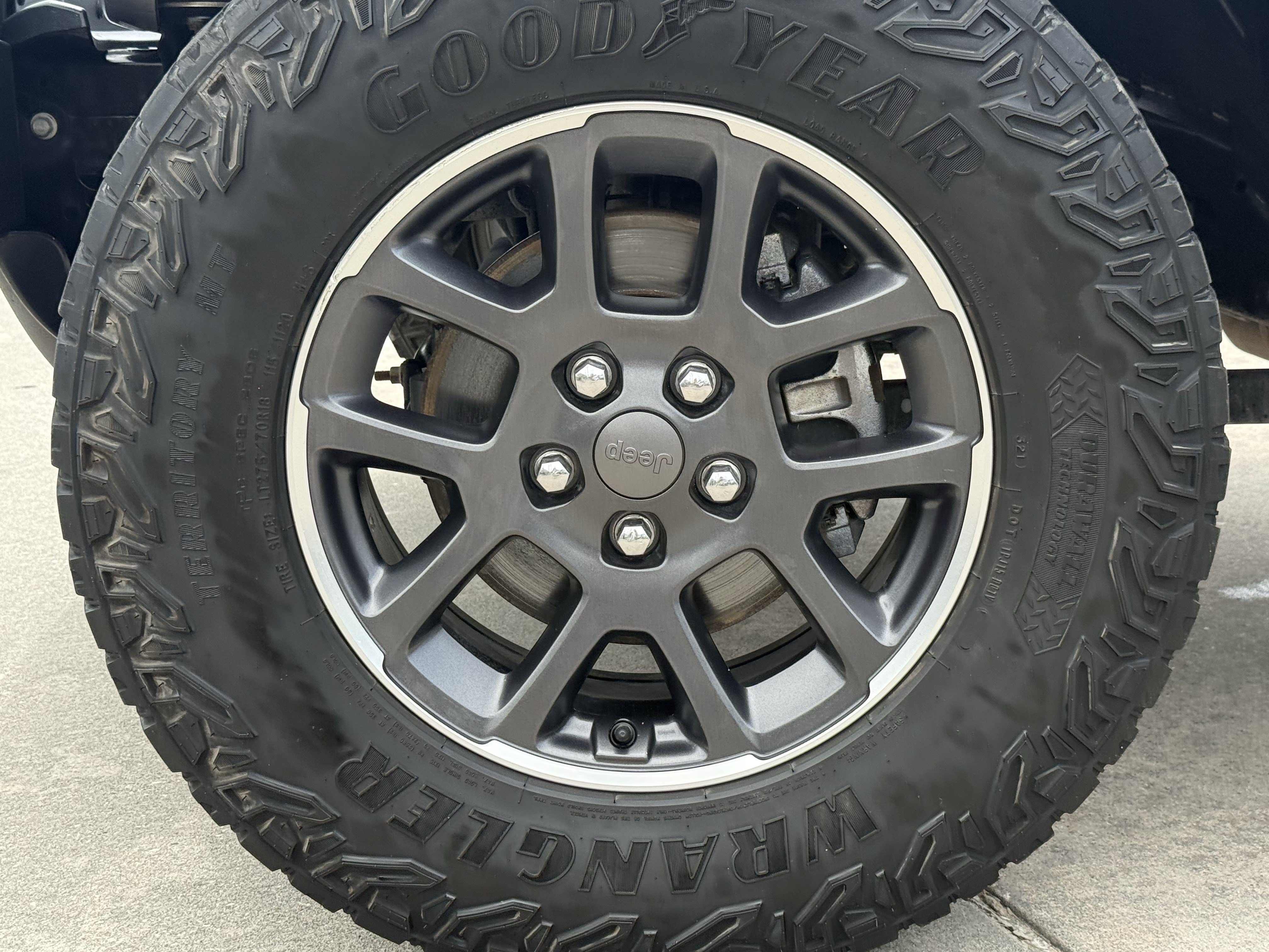 Used 2020 Jeep Gladiator Overland AWD/4WD image 12