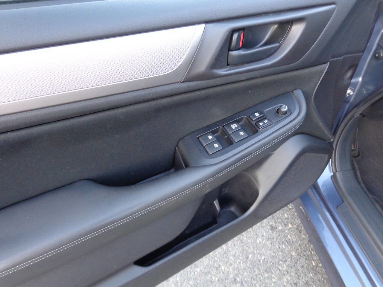 Used 2015 Subaru Legacy 2.5i image 34