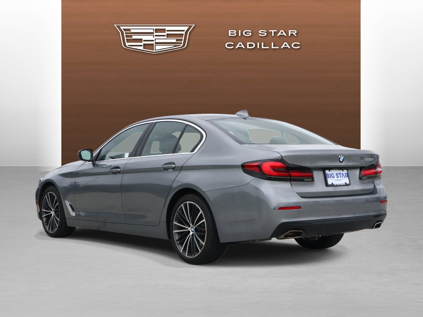 Used 2023 BMW 530i w/ Premium Package RWD image 3