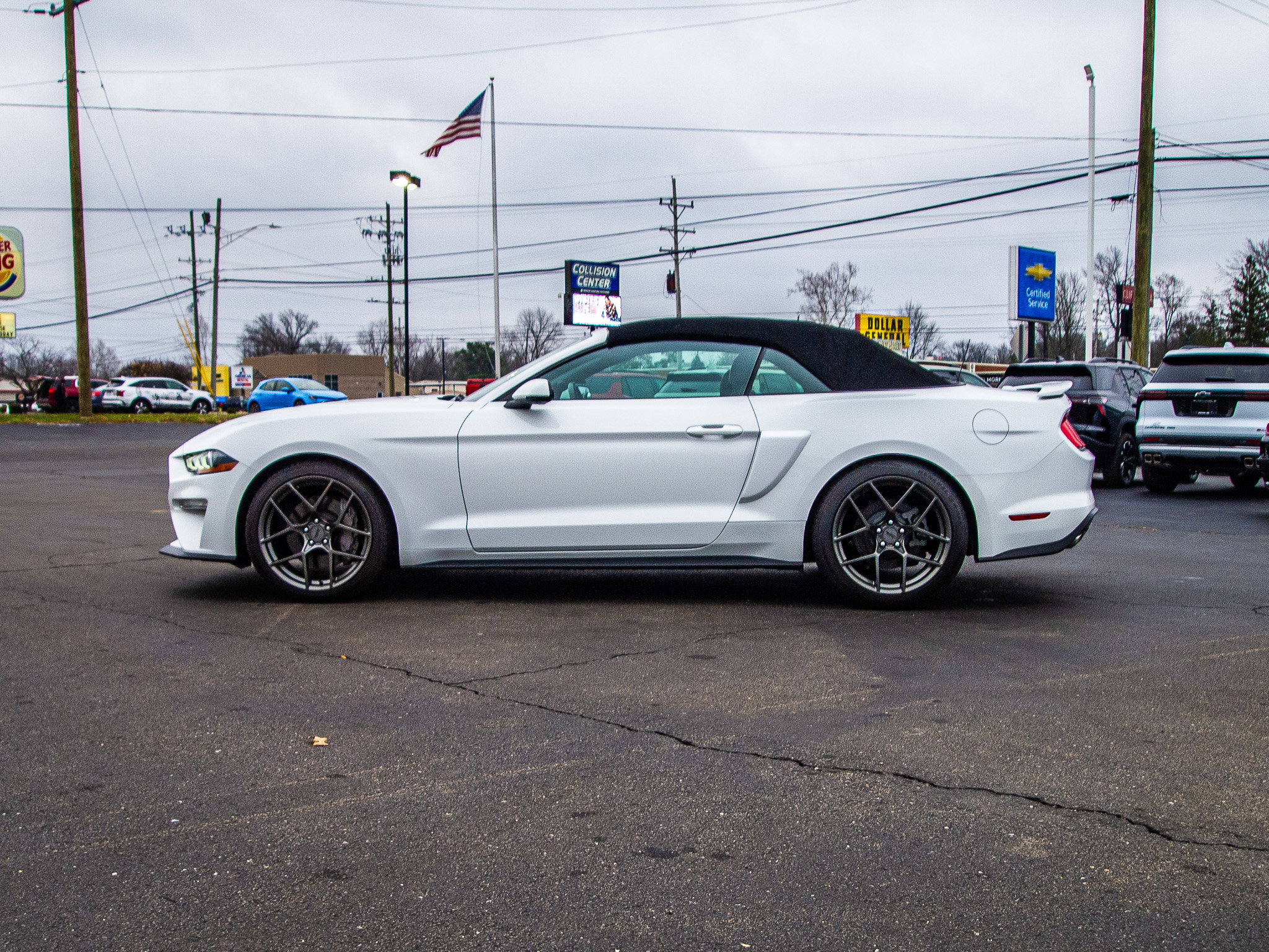 Used 2019 Ford Mustang GT Premium w/ Equipment Group 401A RWD image 4