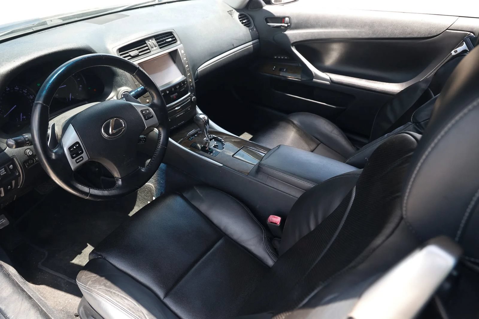 Used 2014 Lexus IS 250C w/ Luxury Package RWD image 16