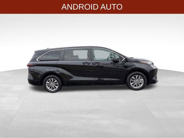 Used 2025 Toyota Sienna LE FWD image 8