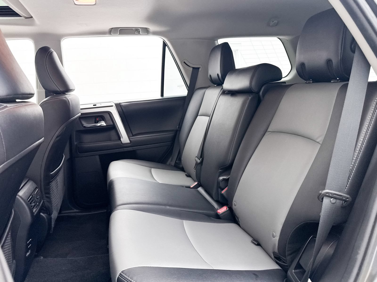 Used 2018 Toyota 4Runner SR5 Premium AWD/4WD image 29