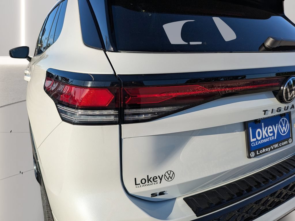 New 2026 Volkswagen Tiguan SE R-Line FWD image 8
