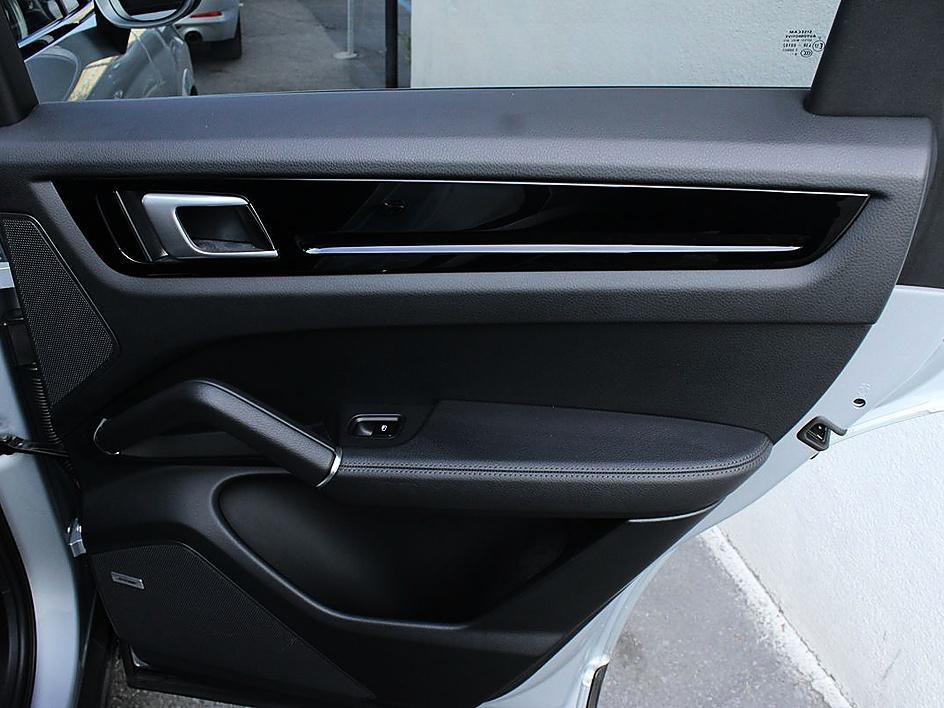 Used 2019 Porsche Cayenne AWD/4WD image 27