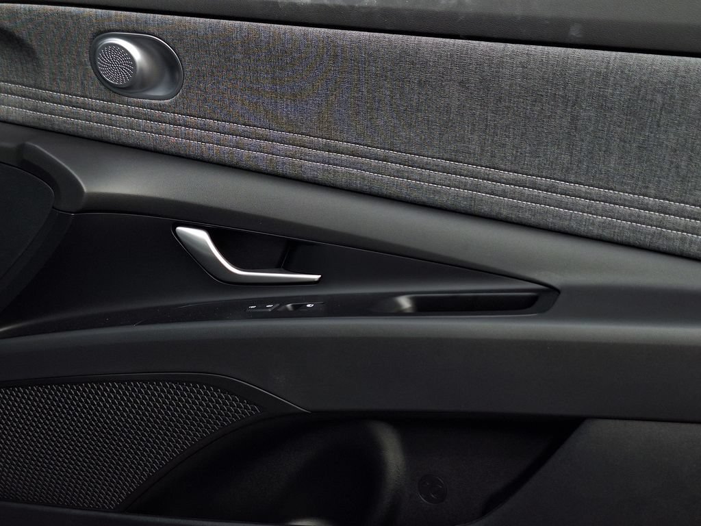 New 2026 Hyundai Elantra Limited FWD image 27