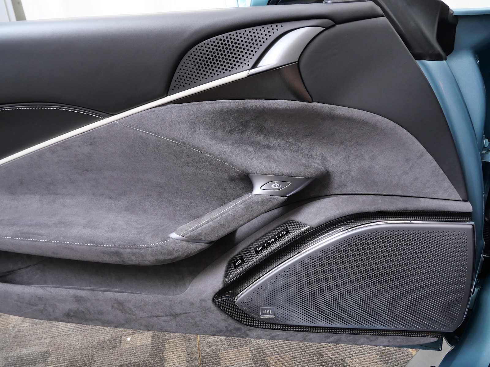 Certified 2024 Ferrari Roma Spider RWD image 31