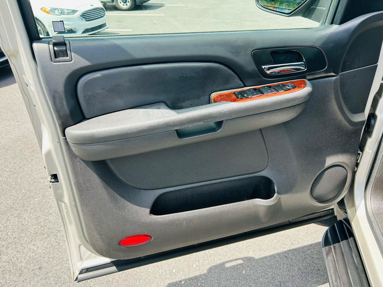 Used 2009 GMC Yukon XL SLT RWD image 16